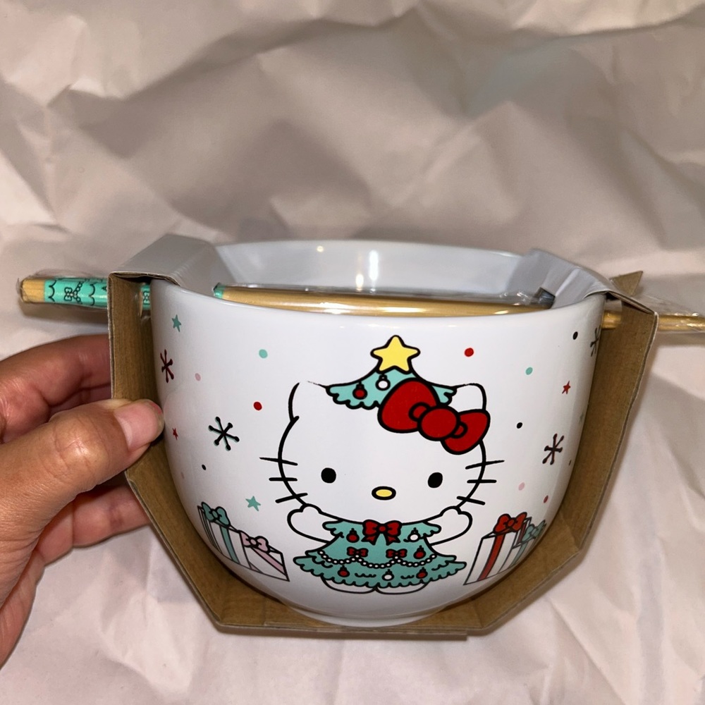 Hello Kitty Christmas Bowl - Picture 2 of 4